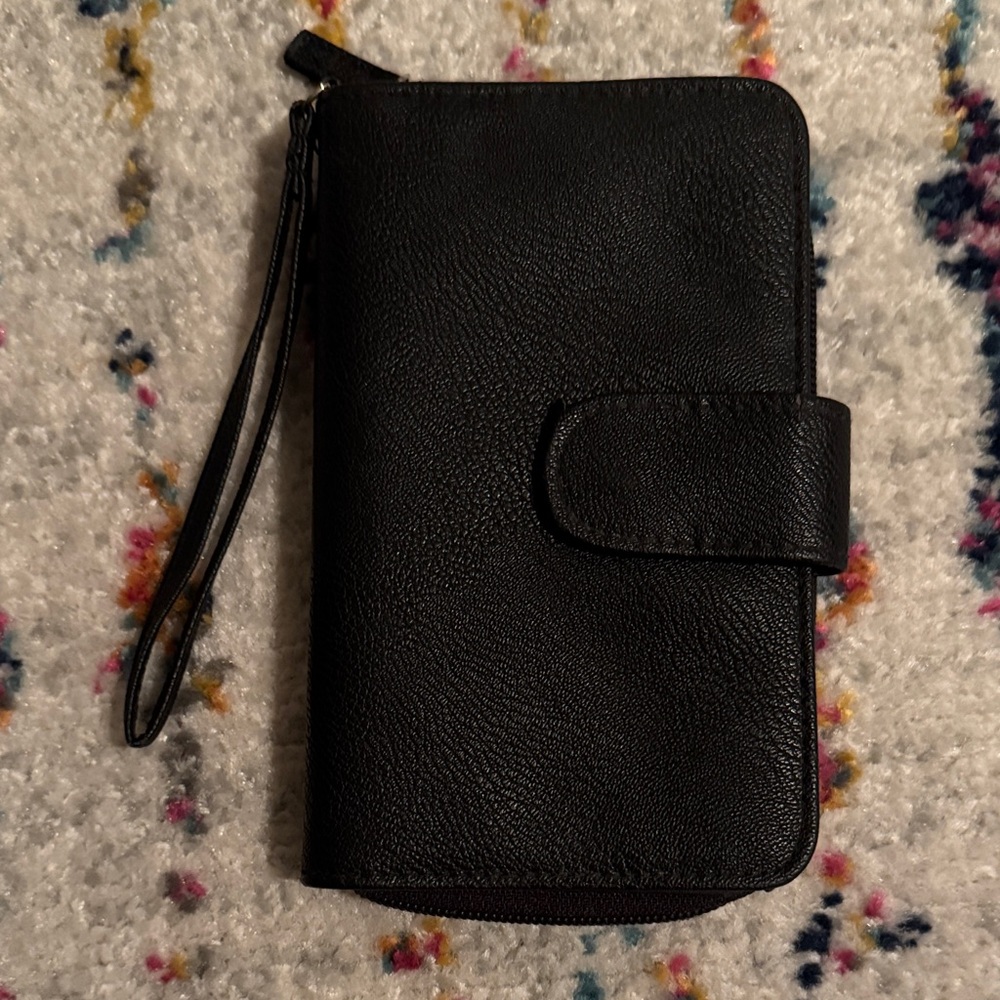 Black faux leather wallet wristlet excellent used condition